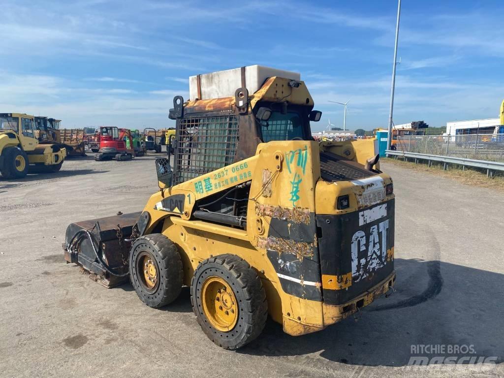 CAT 246 Carregadoras de direcção deslizante