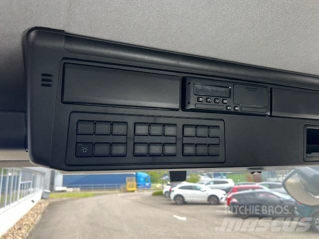 Palfinger P 300 KS Plataformas aéreas montadas em camião