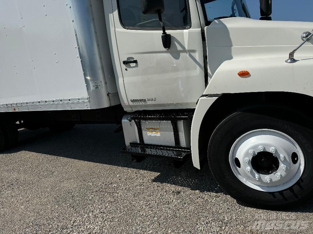 Hino 238 Camiões de caixa fechada