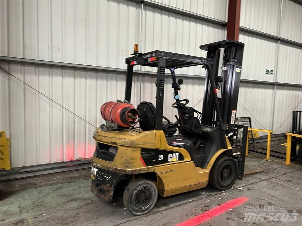 CAT GP25NT Empilhadores a gás