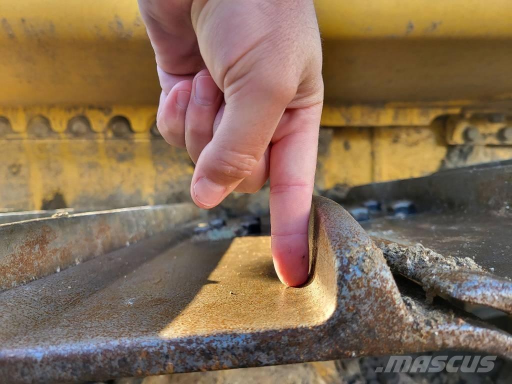 Komatsu D61PXi-24 Dozers - Tratores rastos