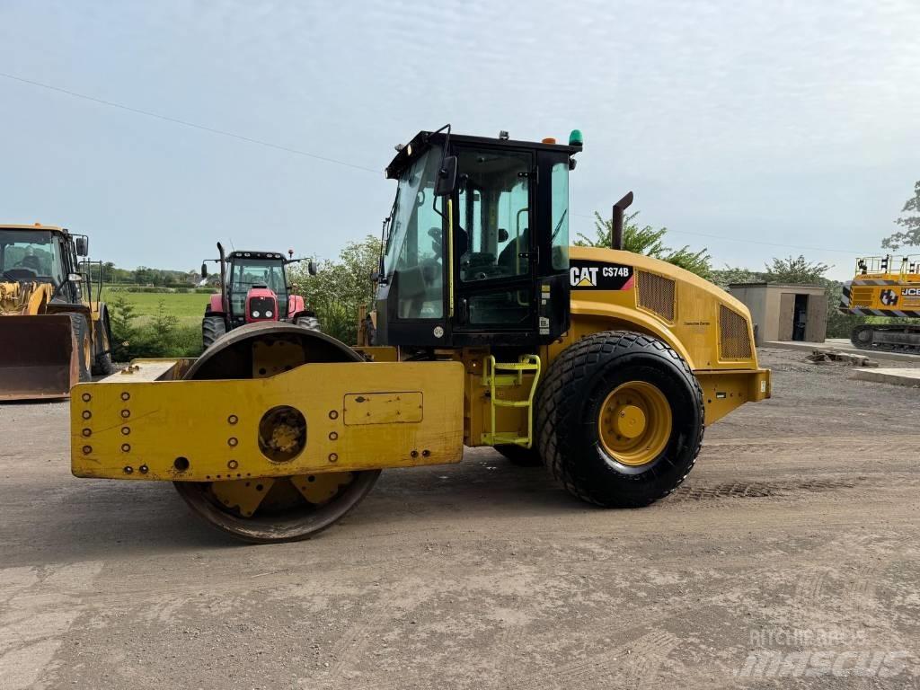CAT CS 74 B Cilindros Compactadores monocilíndricos