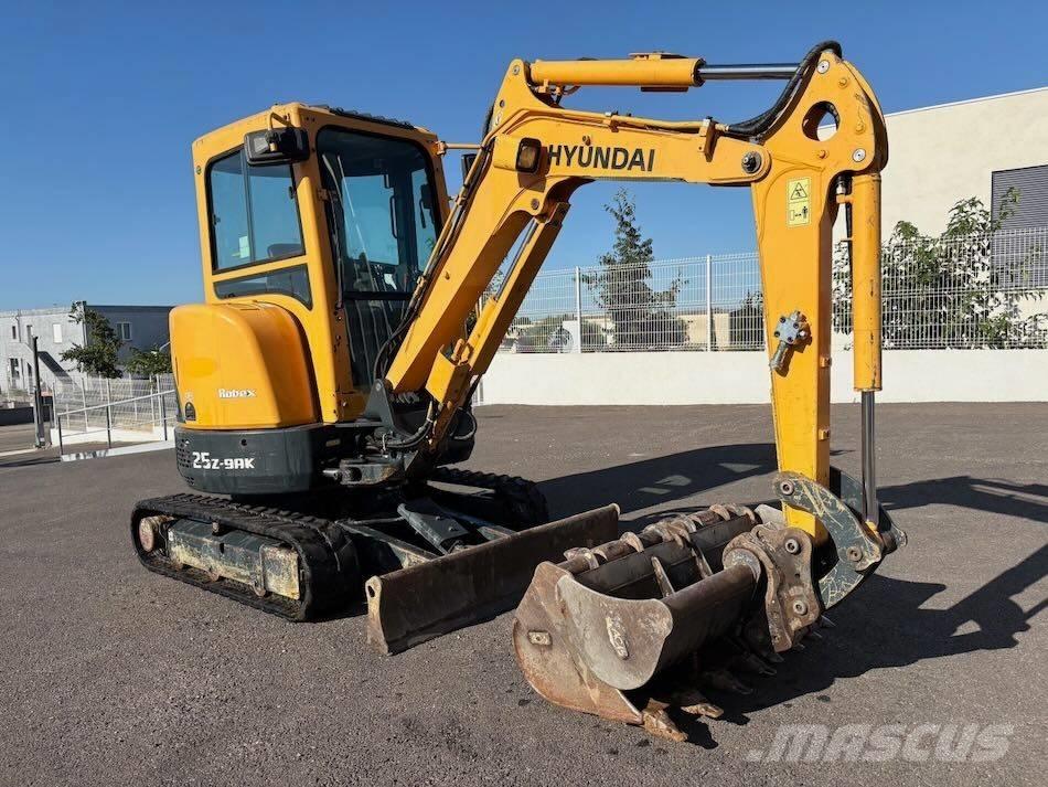 Hyundai R25Z-9 AK Mini Escavadoras <7t