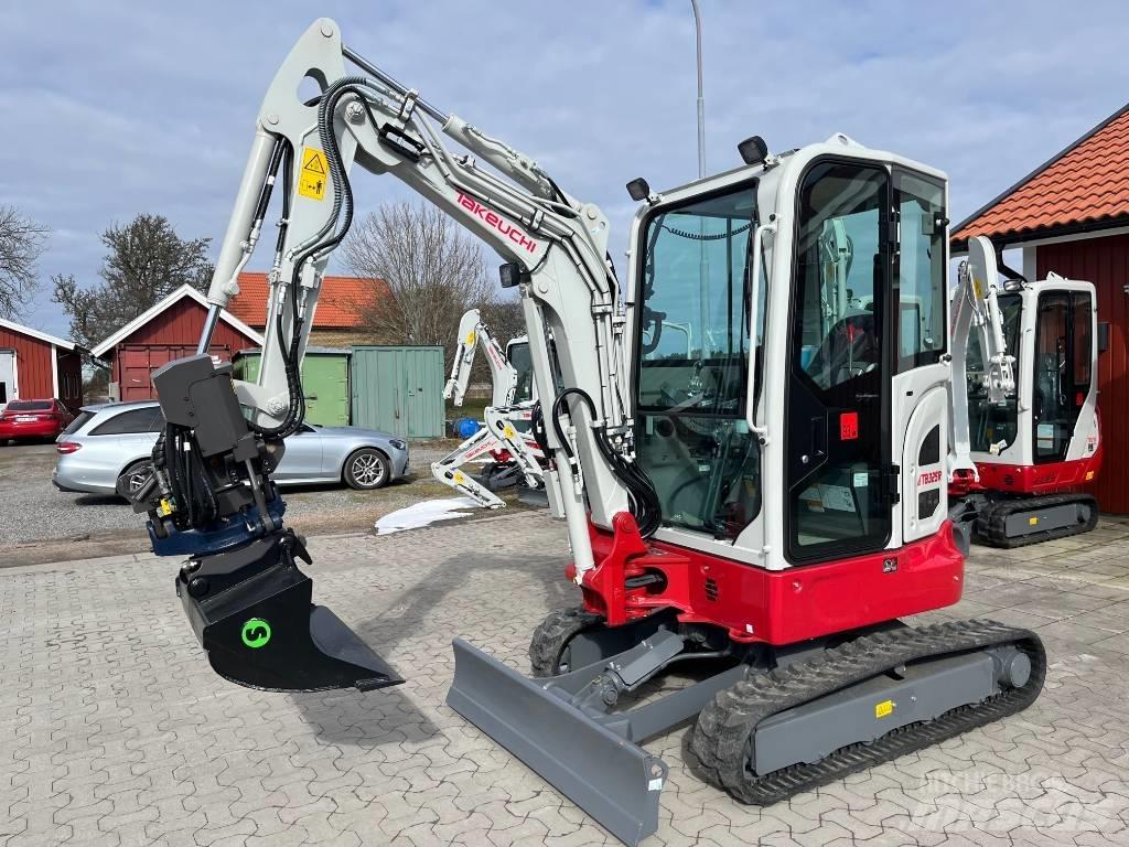 Takeuchi TB325R Mini Escavadoras <7t