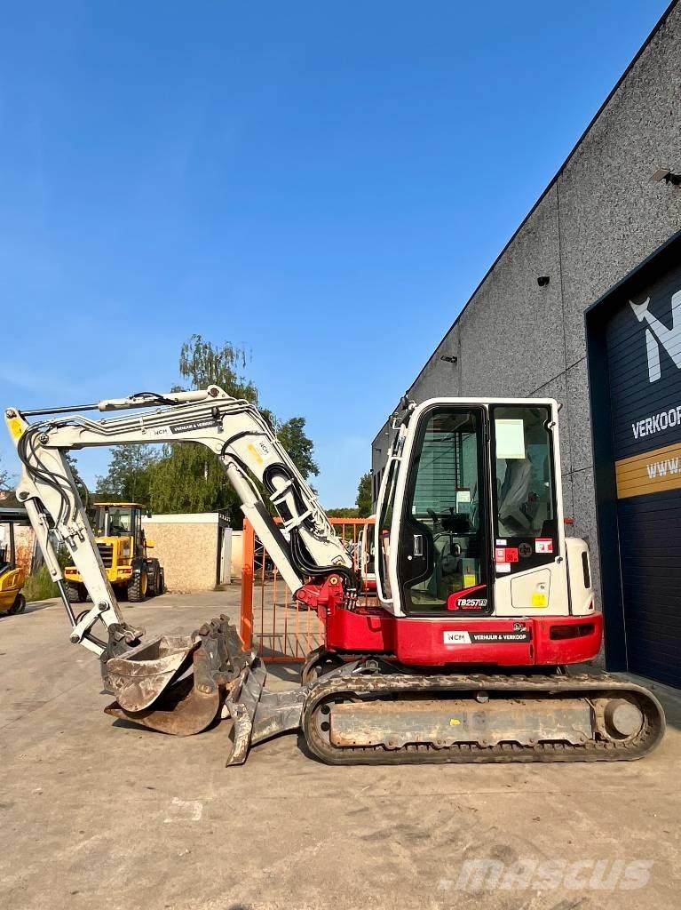 Takeuchi TB 257 FR Mini Escavadoras <7t