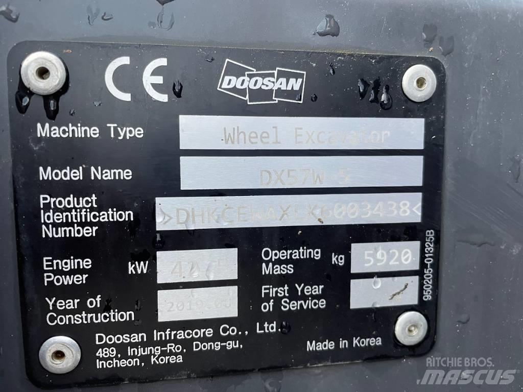 Doosan DX 57 W-5 Escavadoras de rodas