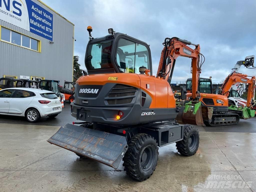 Doosan DX 57 W-5 Escavadoras de rodas
