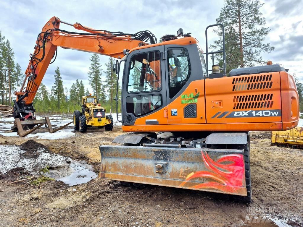 Doosan DX 140 W-3 Escavadoras de rodas
