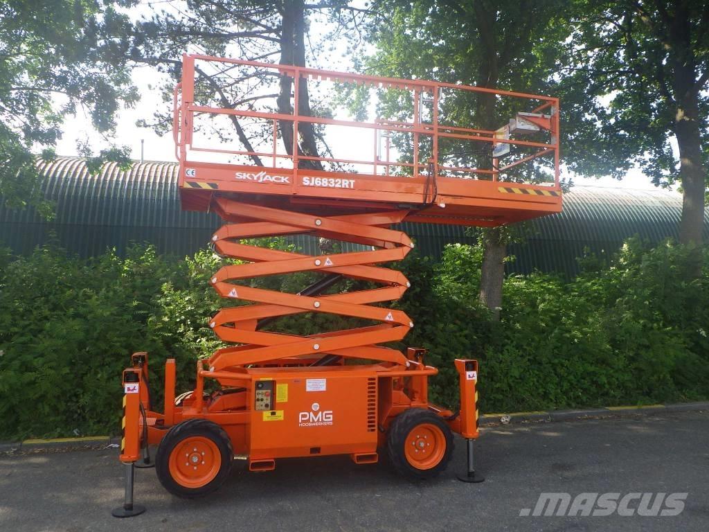 SkyJack SJ6832RT Elevadores de tesoura