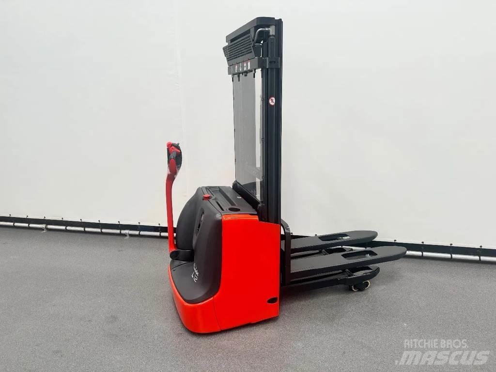 Linde L 12 l Empilhador para operador externo