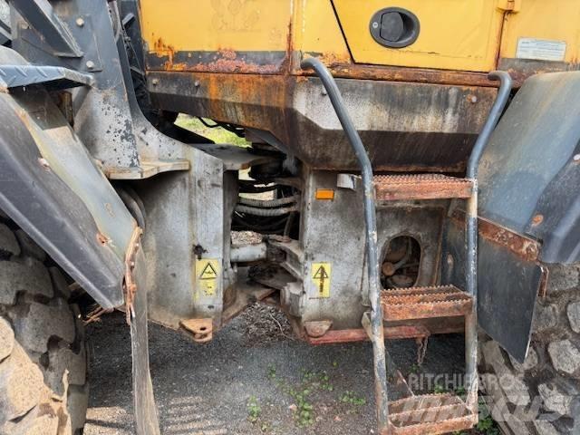 Komatsu WA 200 Pás carregadoras de rodas