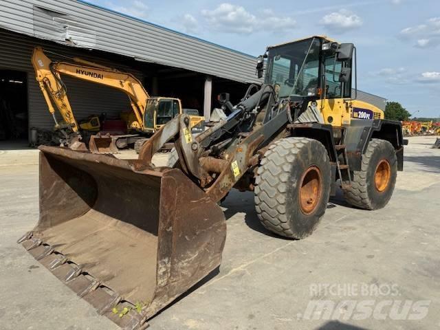 Komatsu WA 200 Pás carregadoras de rodas