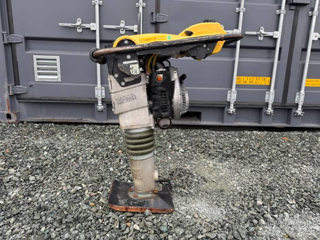 Wacker Neuson BS50-2 Saltitões