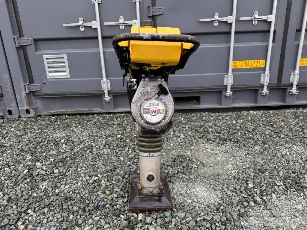 Wacker Neuson BS50-2 Saltitões