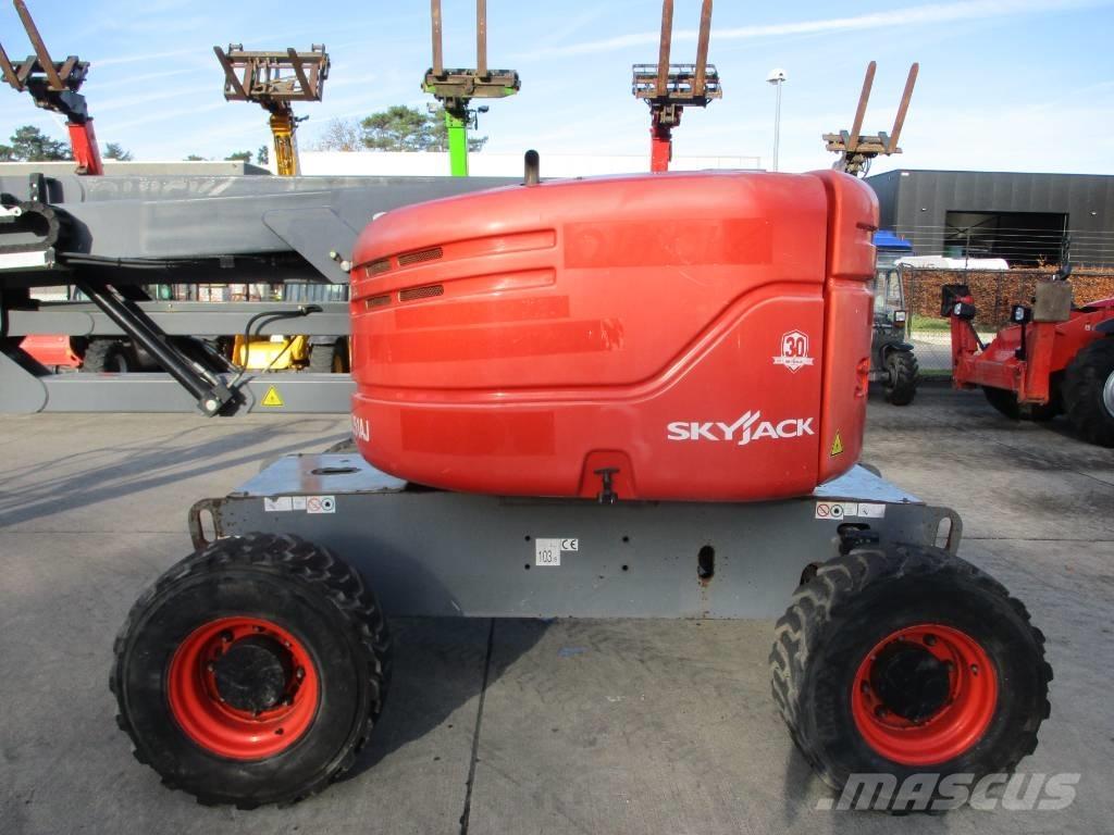 SkyJack SJ 51 AJ (725) Plataformas de braço compactas auto-propulsão