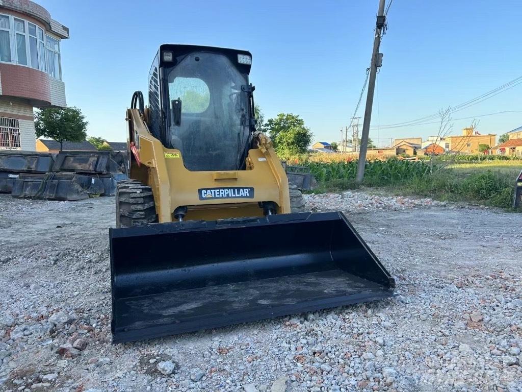 CAT 246 C Carregadoras de direcção deslizante