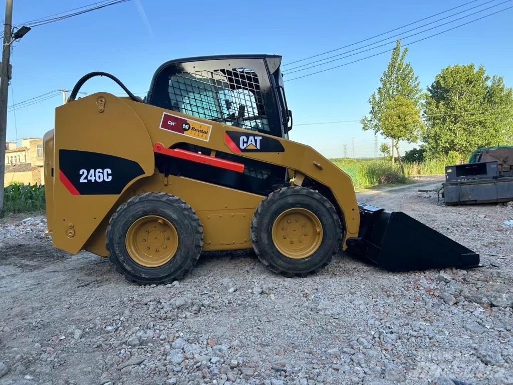 CAT 246 C Carregadoras de direcção deslizante