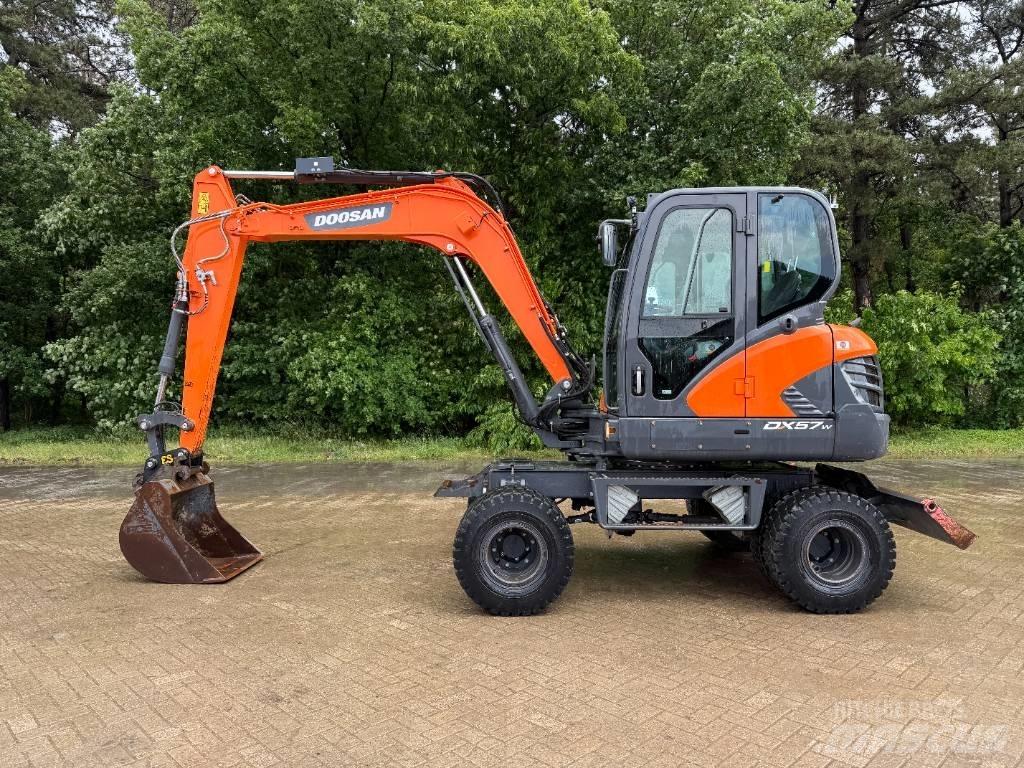 Doosan DX 57 W Escavadoras de rodas