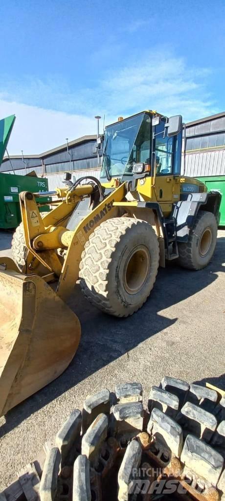 Komatsu WA 200 PT-5 Pás carregadoras de rodas