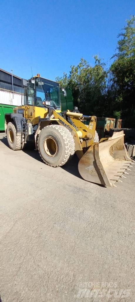 Komatsu WA 200 PT-5 Pás carregadoras de rodas