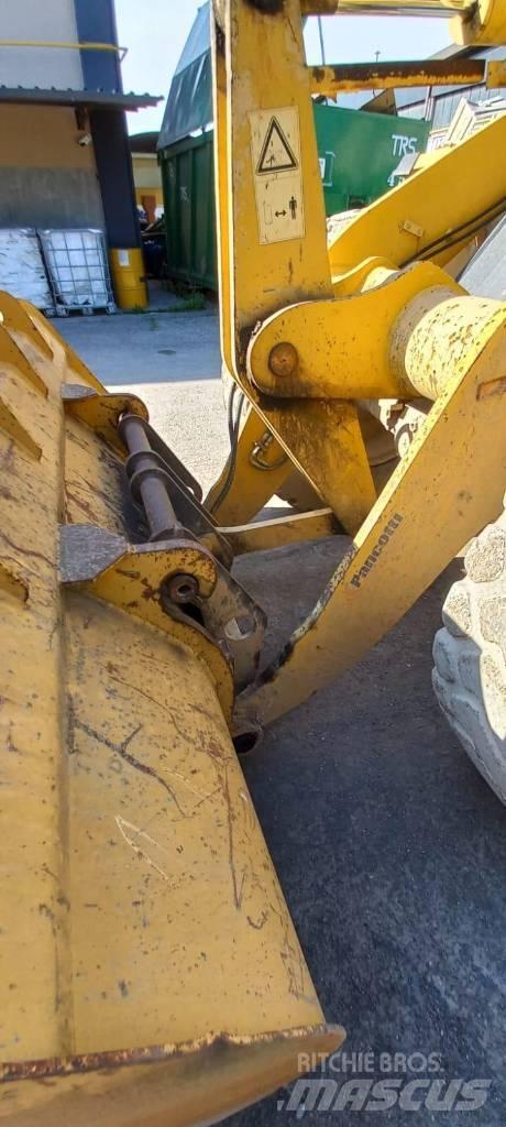 Komatsu WA 200 PT-5 Pás carregadoras de rodas