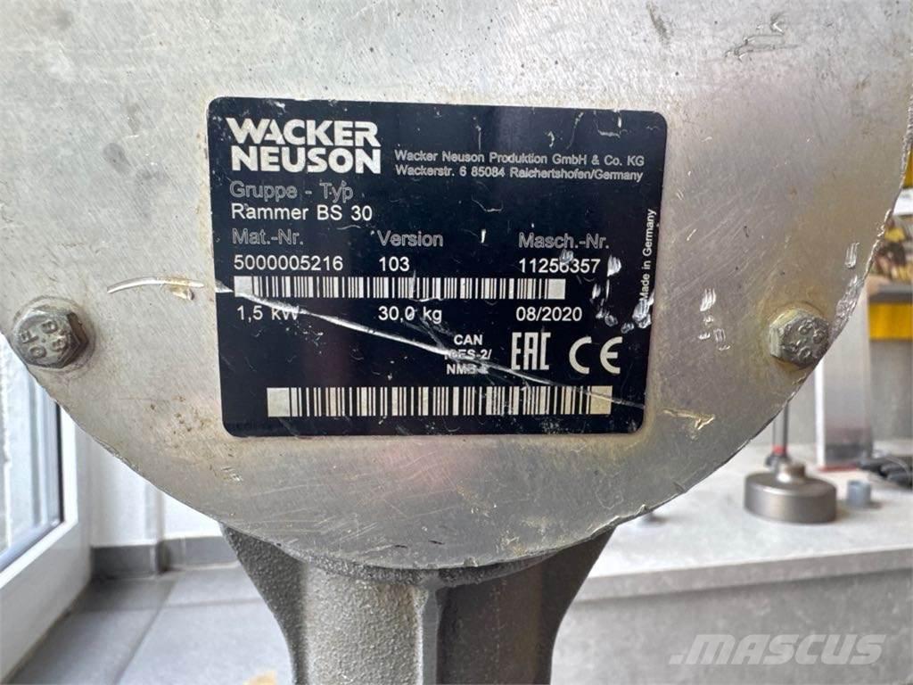 Wacker Neuson BS30 Saltitões