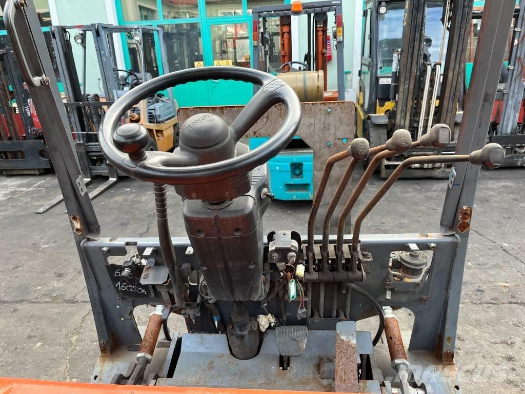 Toyota 5FBF25    V-4201 Empilhadores eléctricos