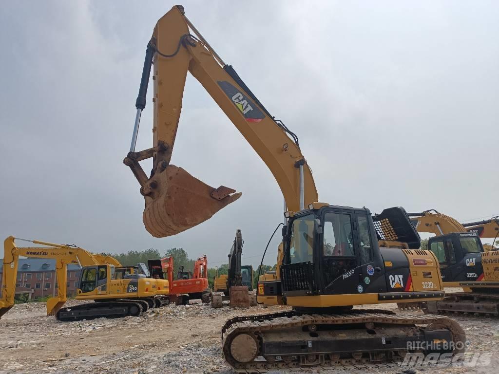 CAT 323D2L Escavadoras de rastos