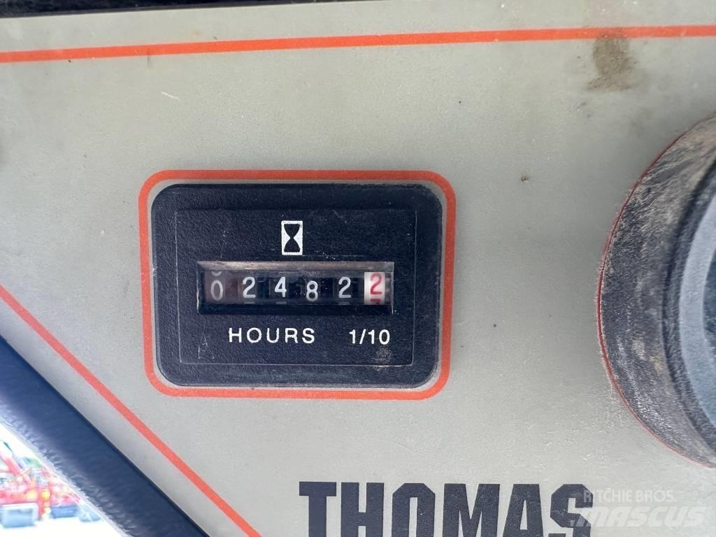 Thomas T137 Carregadoras de direcção deslizante