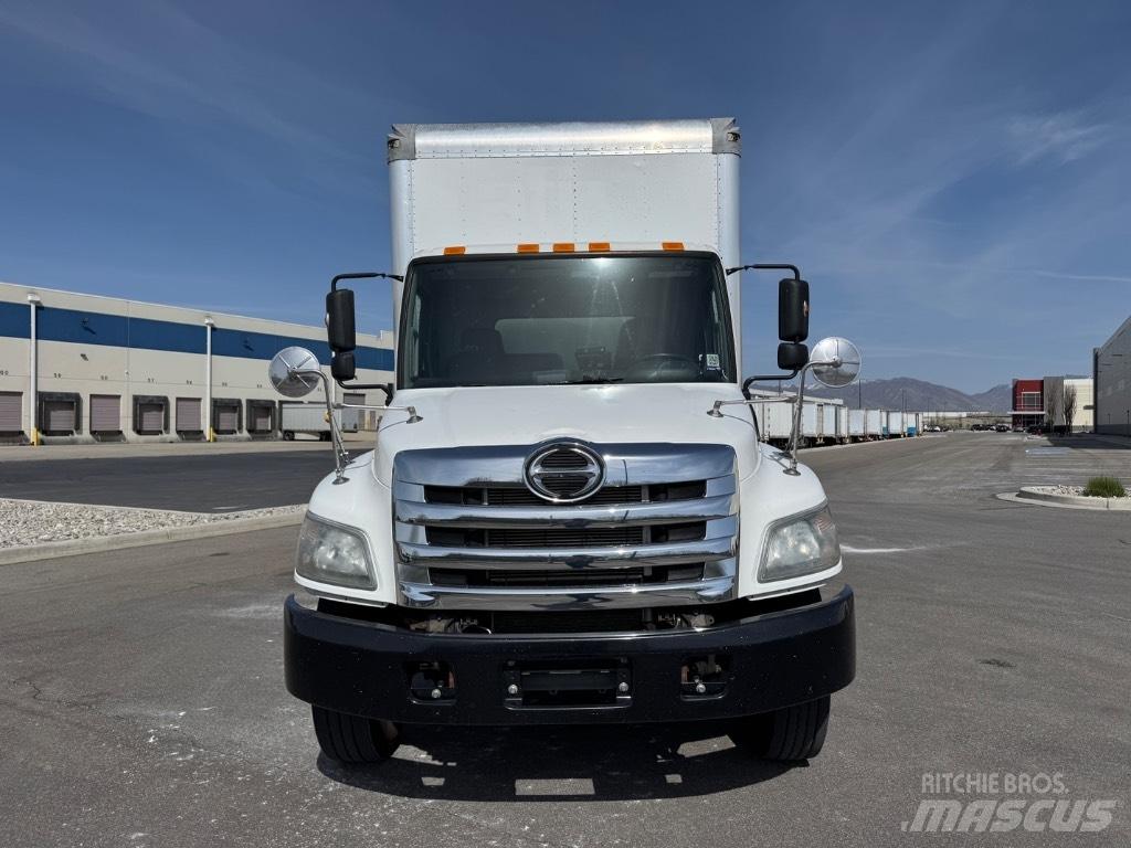 Hino 268 Carrinhas de caixa fechada