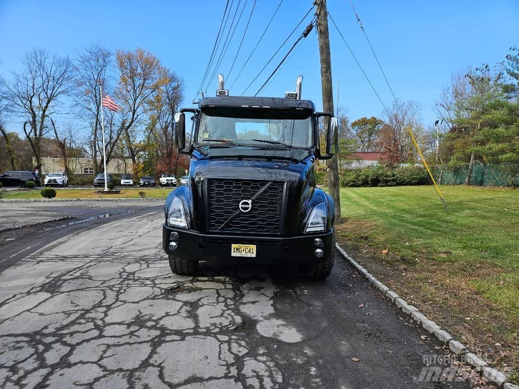 Volvo VNX 64 T300 Camiões estrado/caixa aberta