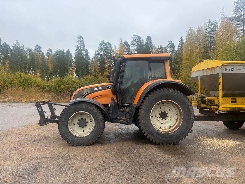 Valtra N142 Tratores Agrícolas usados