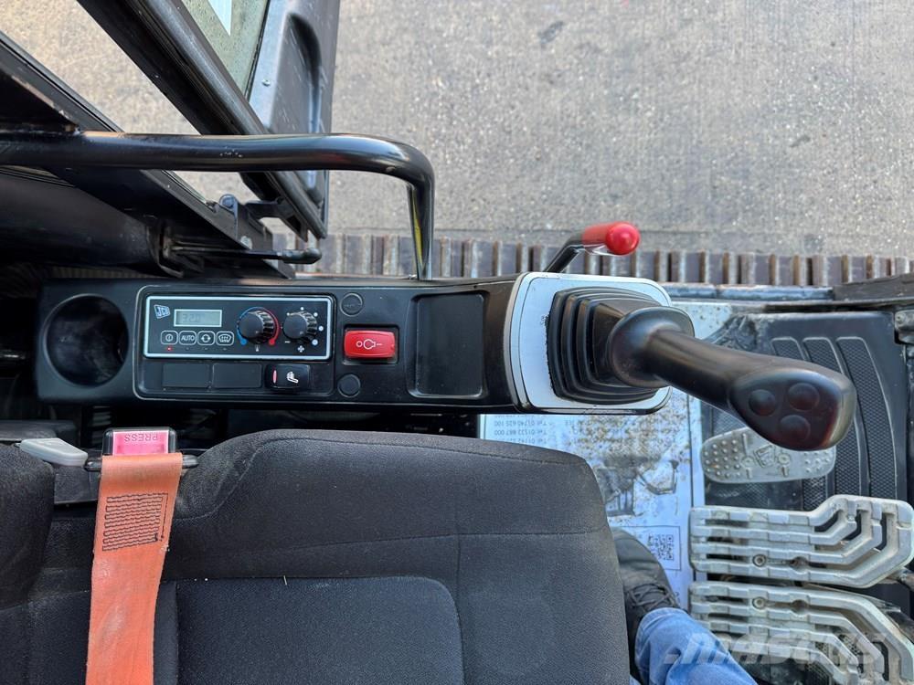 JCB JS130LC Escavadoras de rastos