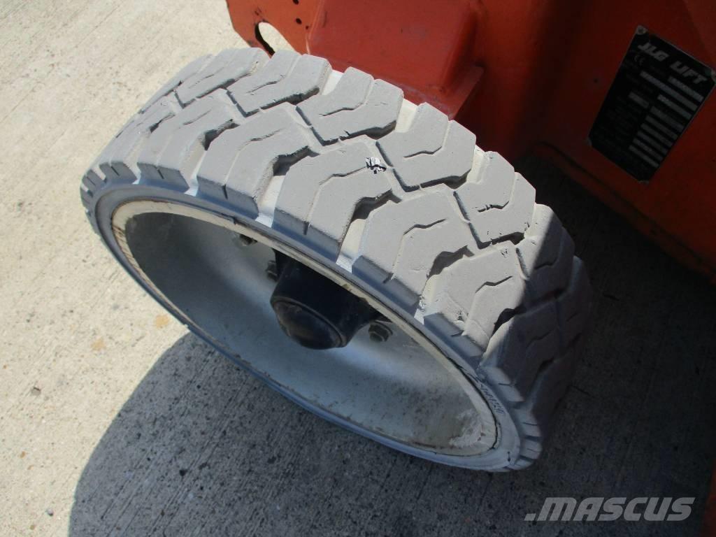 JLG E400AJPN (687) Plataformas de braço compactas auto-propulsão