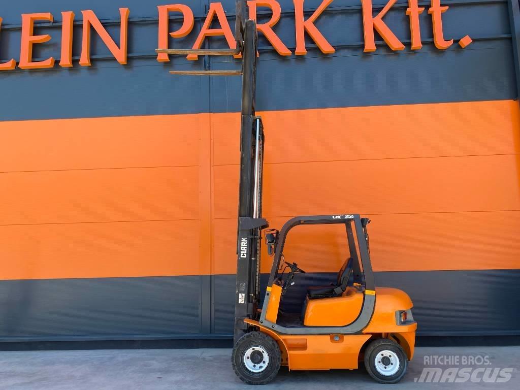Clark CMP 25 Empilhadores Diesel
