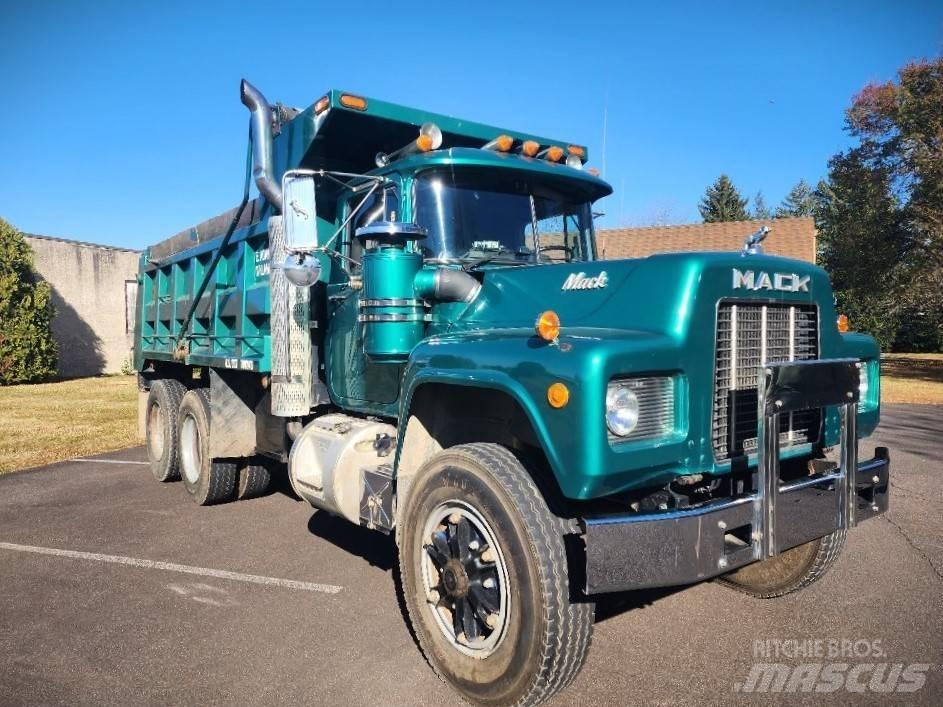 Mack 690S Camiões basculantes