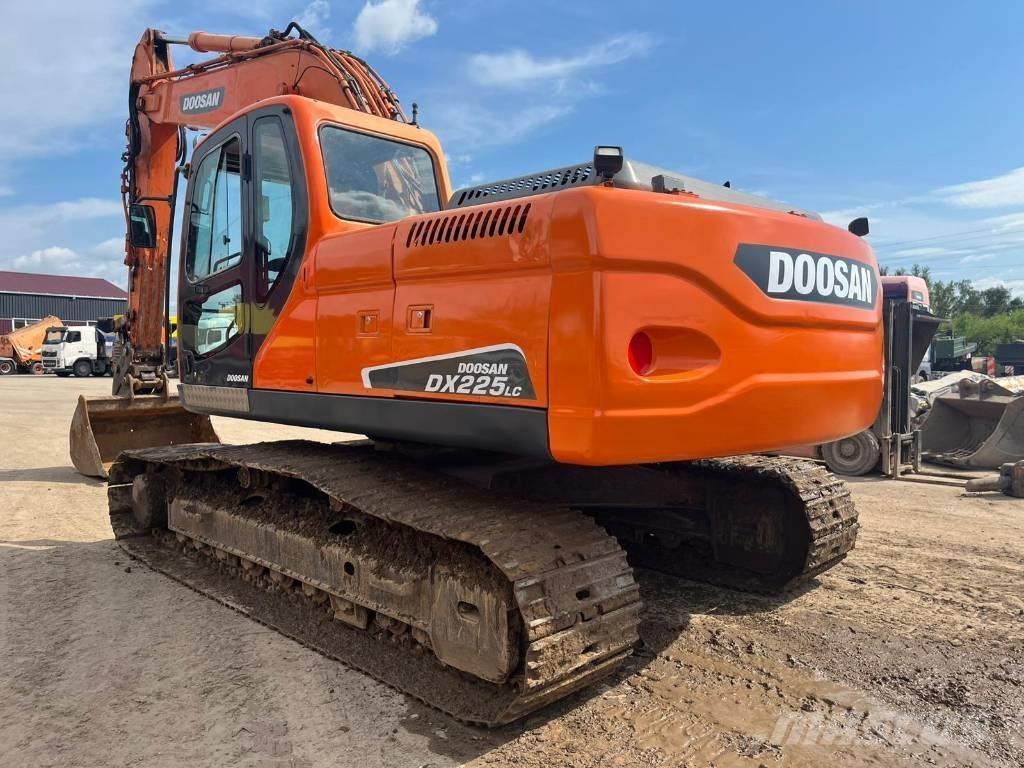 Doosan DX 225 LC Escavadoras de rastos