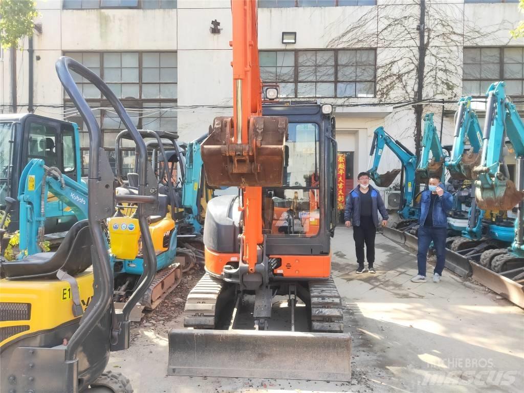 Hitachi ZX 30 U Mini Escavadoras <7t
