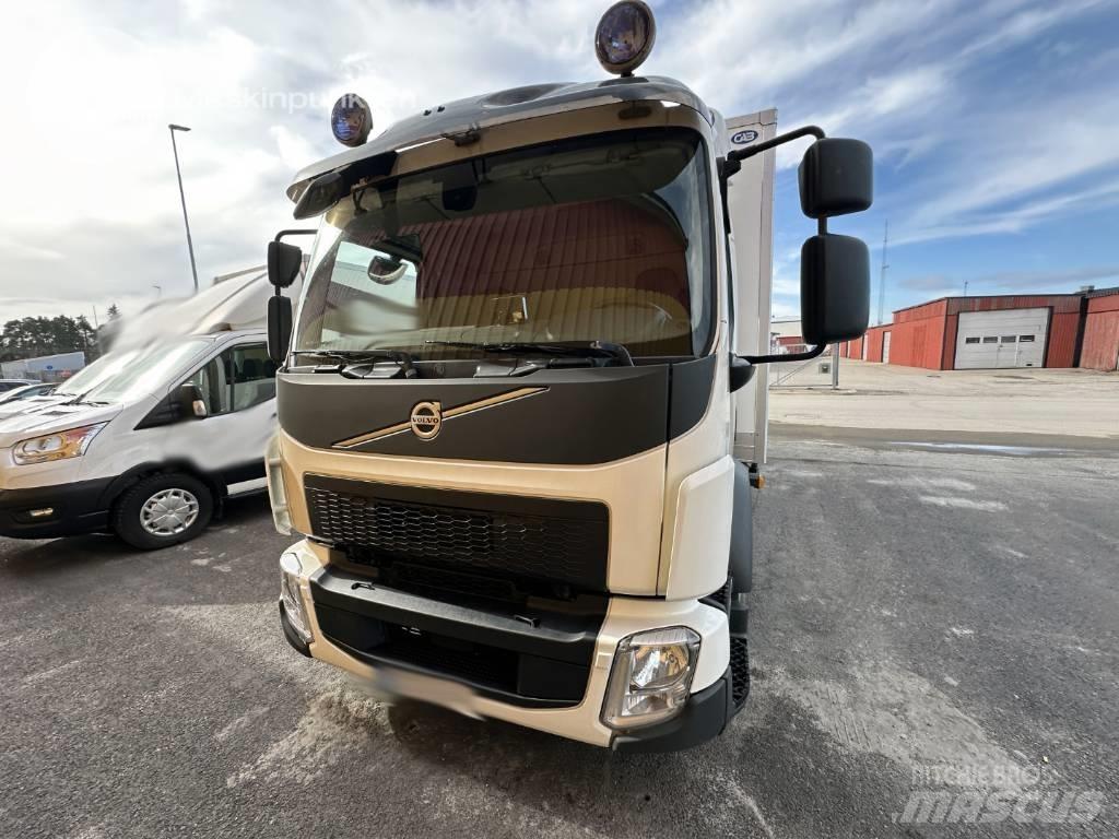 Volvo FL 210 Camiões de caixa fechada