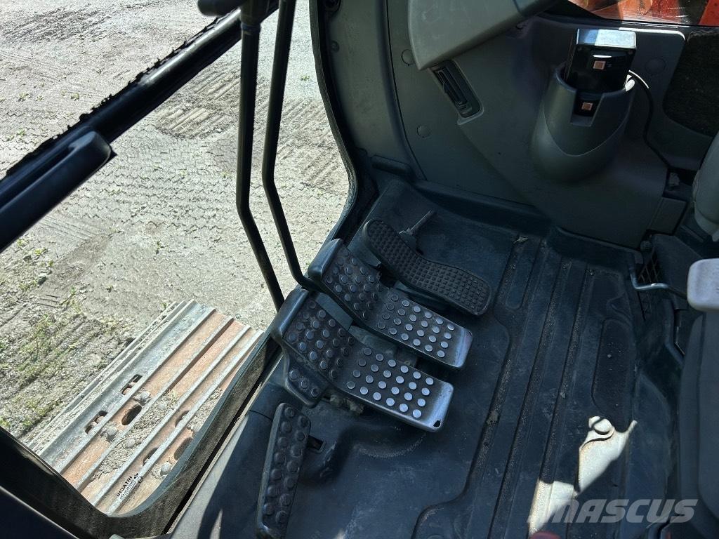 Hitachi ZX 135 US Escavadoras de rastos