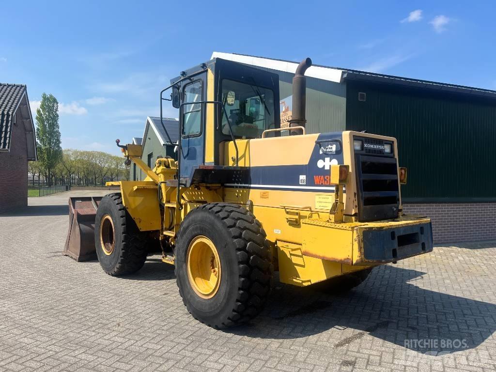 Komatsu WA 320-1 Pás carregadoras de rodas