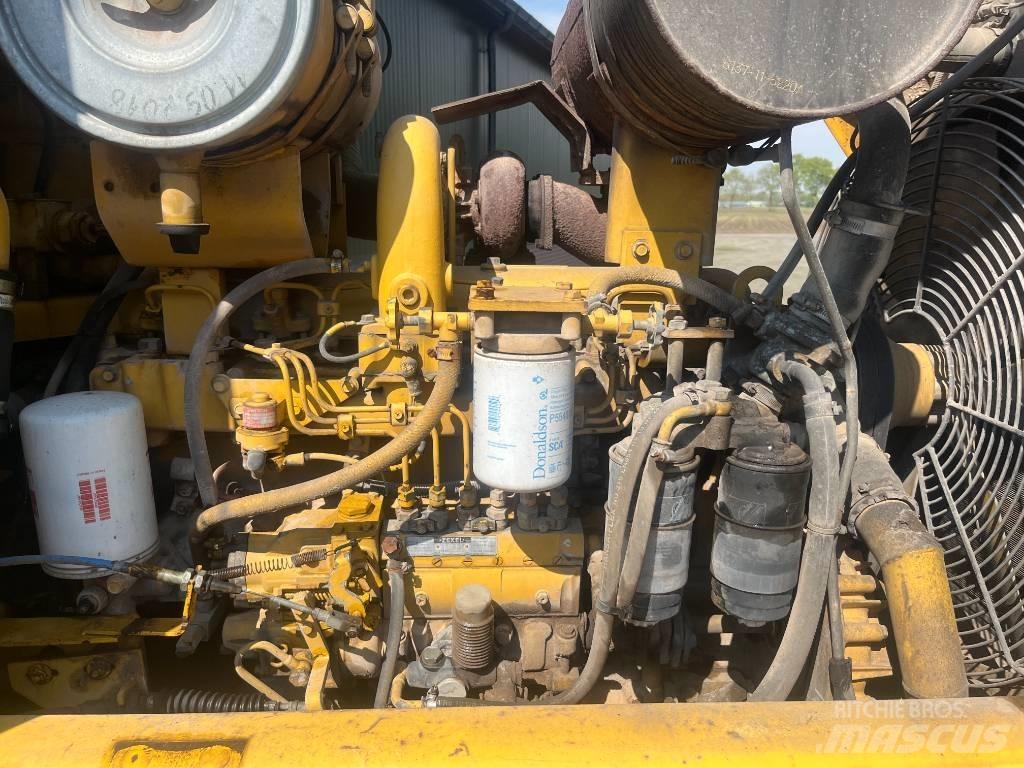 Komatsu WA 320-1 Pás carregadoras de rodas