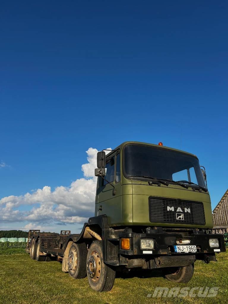 MAN 32.322 Camiões de transporte de troncos