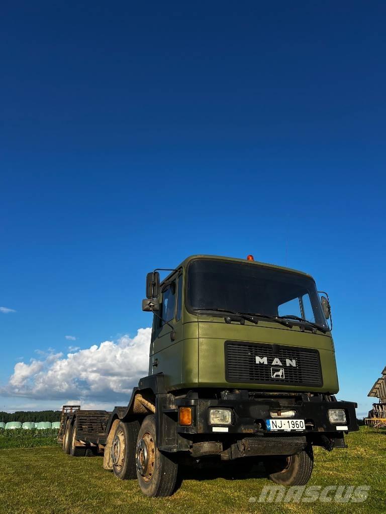 MAN 32.322 Camiões de transporte de troncos