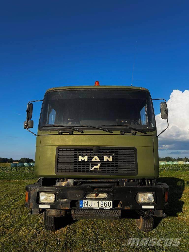MAN 32.322 Camiões de transporte de troncos