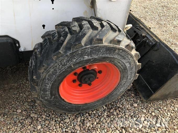 Bobcat S 300 Carregadoras de direcção deslizante