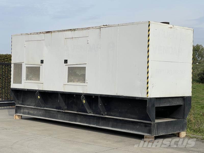 CAT C 18 - 700 Geradores Diesel
