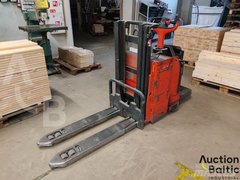 Linde L12 L Empilhador para operador externo
