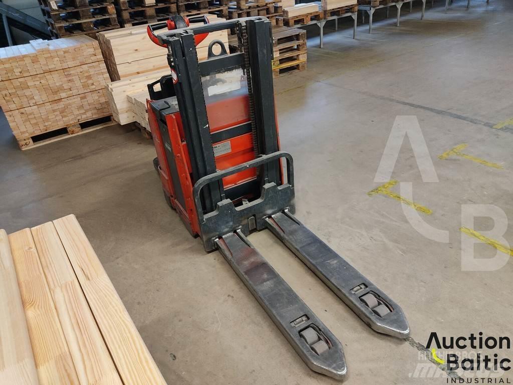 Linde L12 L Empilhador para operador externo