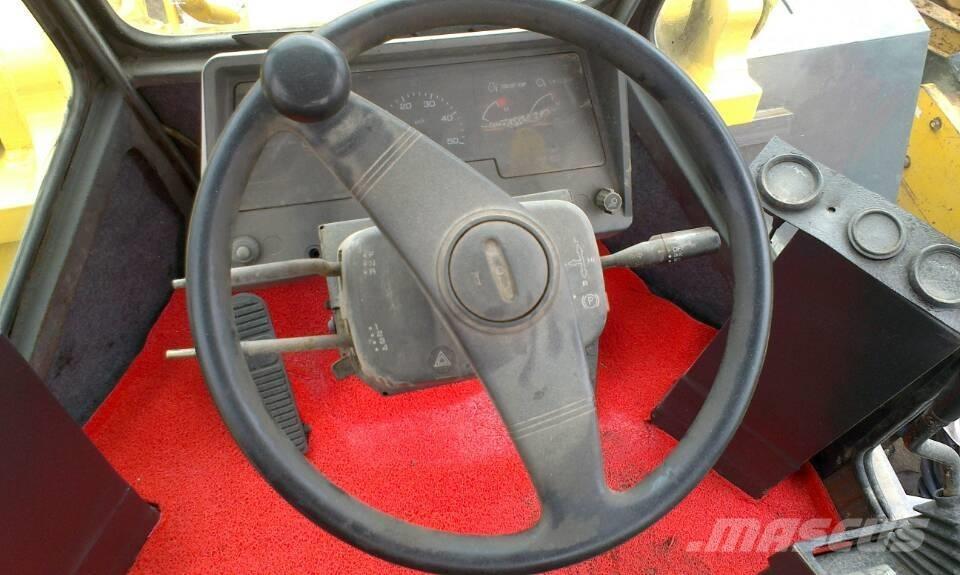 Komatsu WA 470-3 Pás carregadoras de rodas